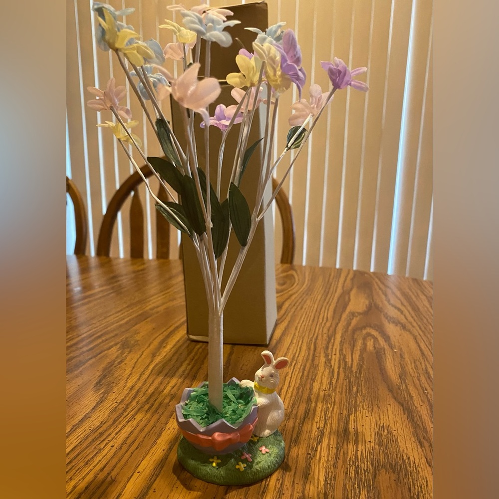 Avon Gift Collection Easter Tree - Picture 2 of 3
